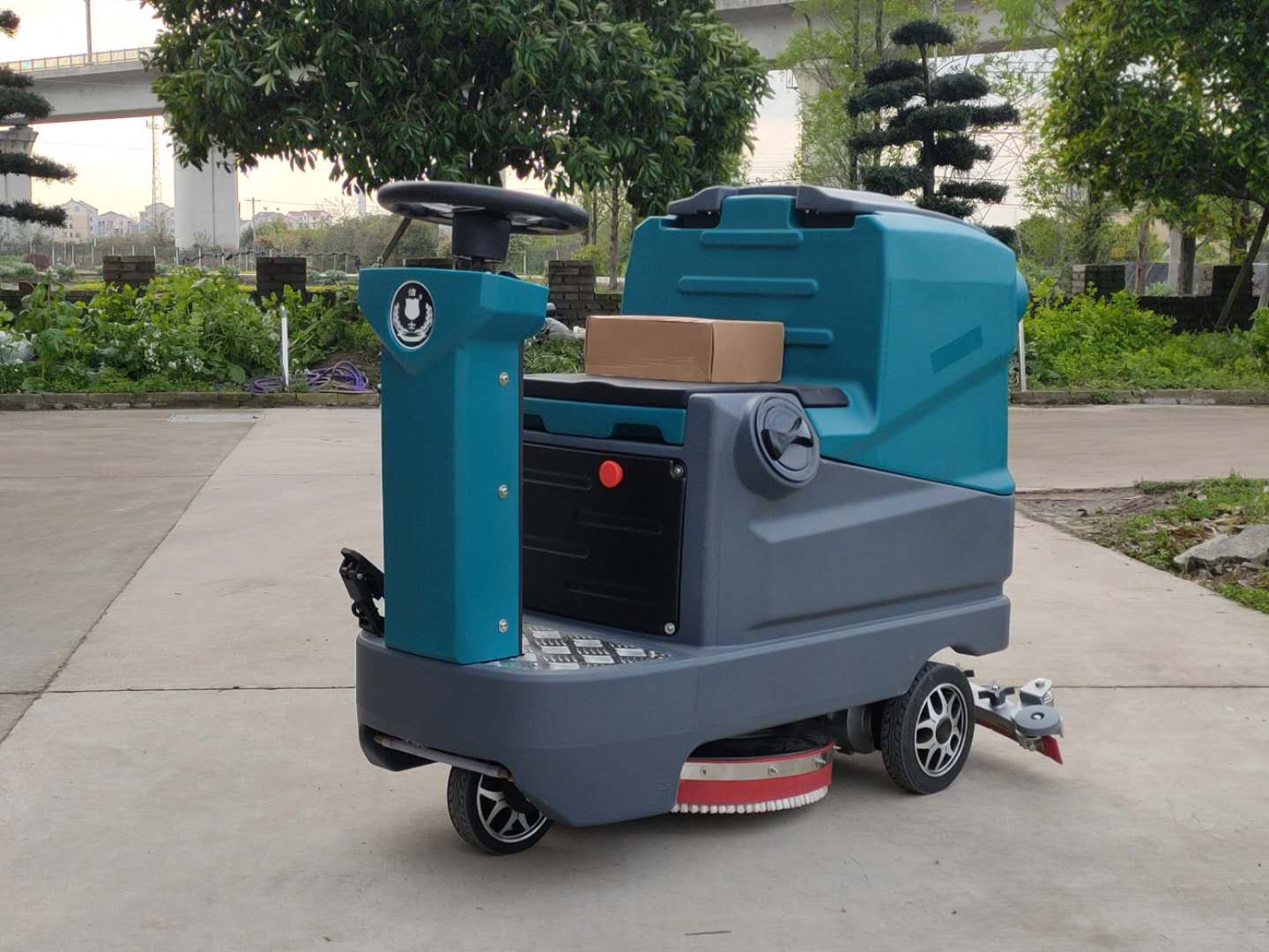 （洁士S40小型电动驾驶式洗地吸干机）（适用于工厂、超市、地下车库、医院、汽车站、火车站、高铁站、飞机场等）