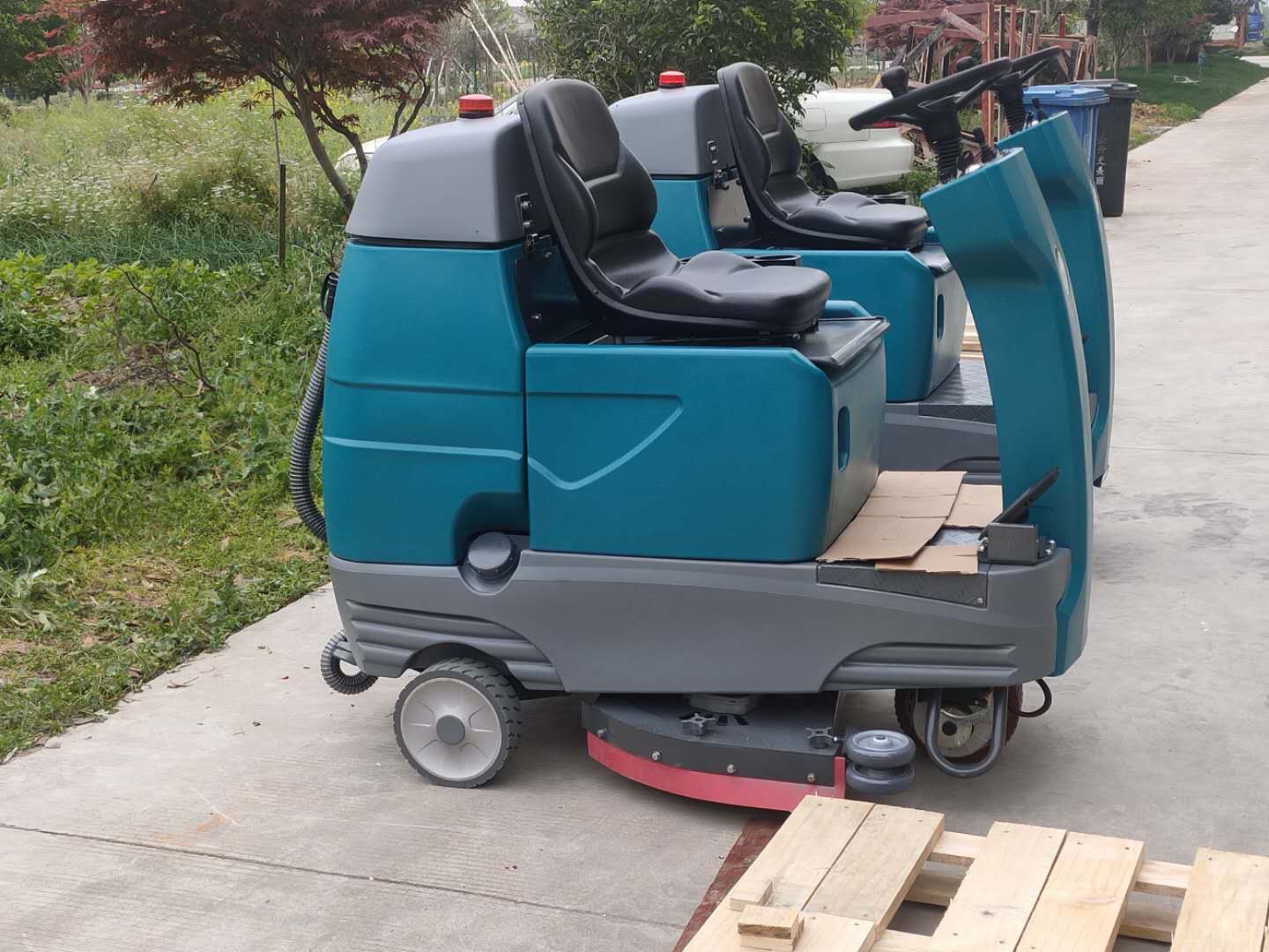 洁士S70B大型双刷驾驶式芭乐APP下载官方网站地址进入，双刷驾驶式洗地车，双刷驾驶式芭乐视频在线播放，双刷驾驶式扫地车